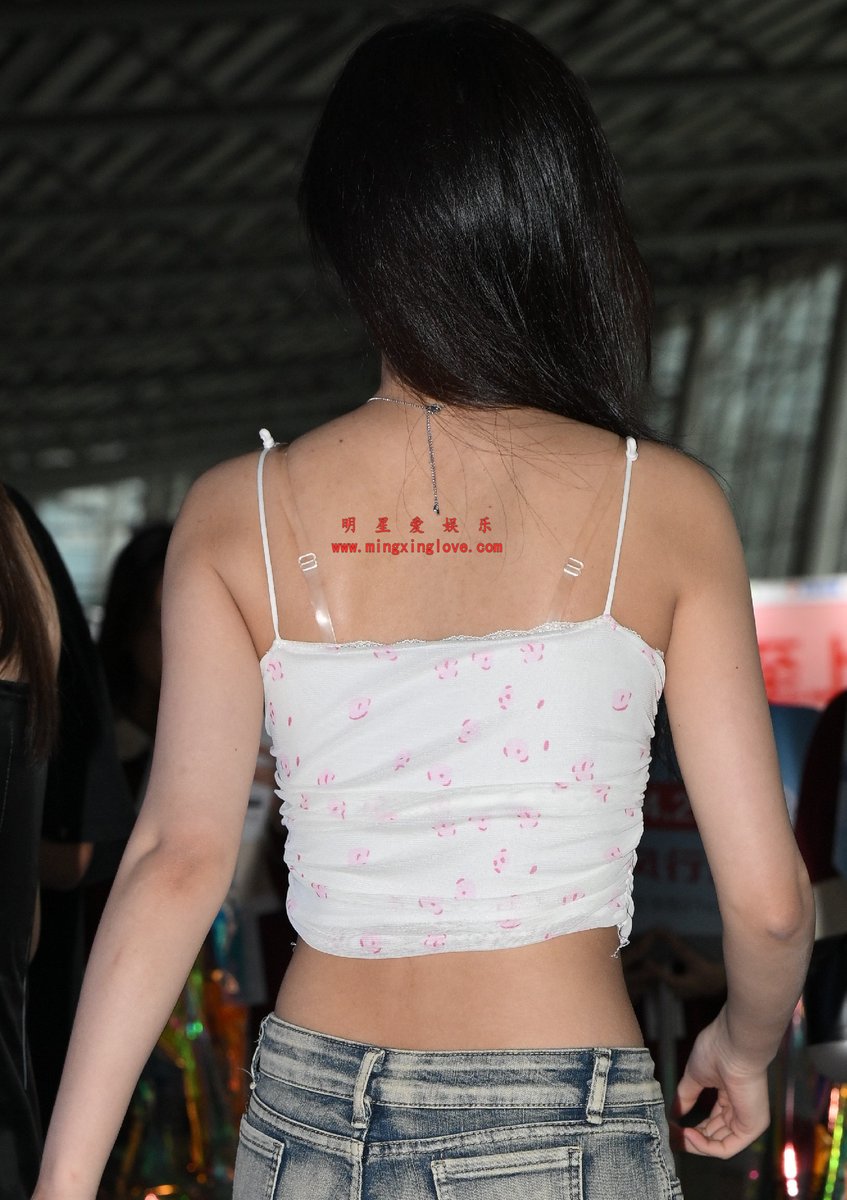 mingxinglove's tweet photo. 【#车模街拍系列】 #任绵绵 街拍照片，吊带露背、超短裤美腿光脚，高清8K分辨率原图无修 #生图 下载 https://t.co/pvSecLiUbs
本站会员介绍 https://t.co/a9S01jvshA                                                                  此图购买地址 https://t.co/k36PdDWxTh https://t.co/DjwwNPqwVA