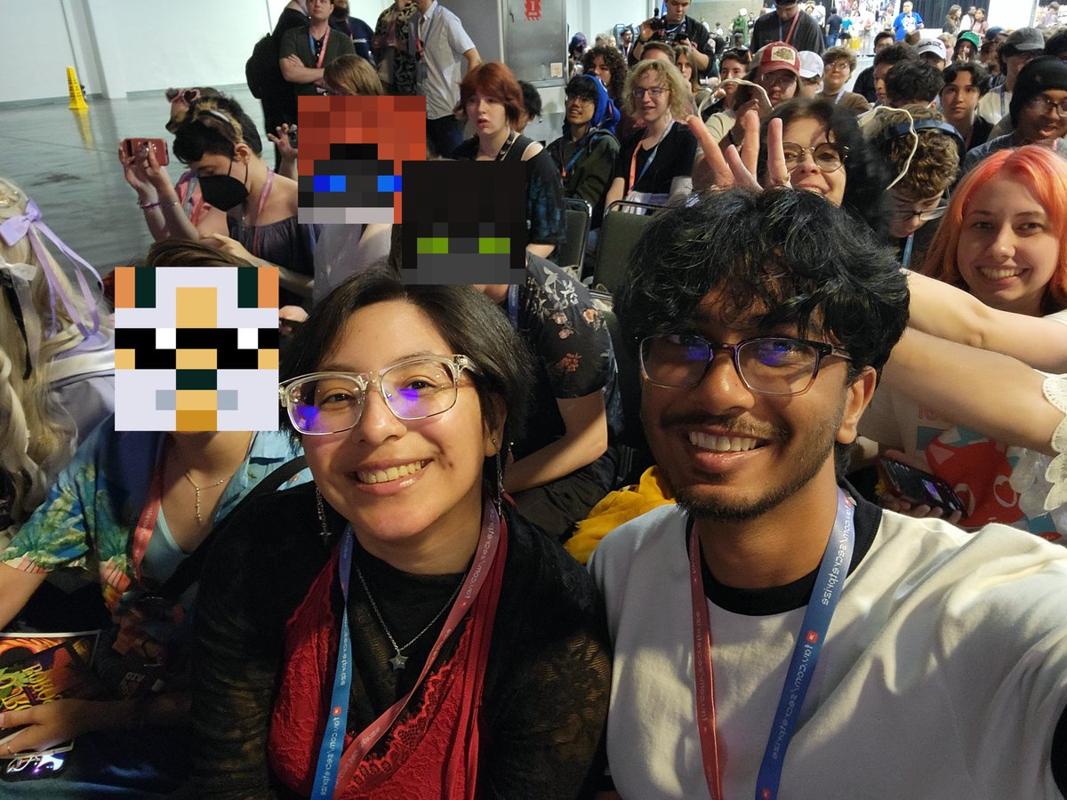jesterarchives's tweet photo. while my trip isn't over yet, vidcon itself is so i feel obligated to say goodbye...

last vidcon was so special, but this year easily takes the cake. i got to finally meet the friends i've poured hours making art &amp; bonding with over the past two years and i'll never forget it. https://t.co/U0tdfL0LjW