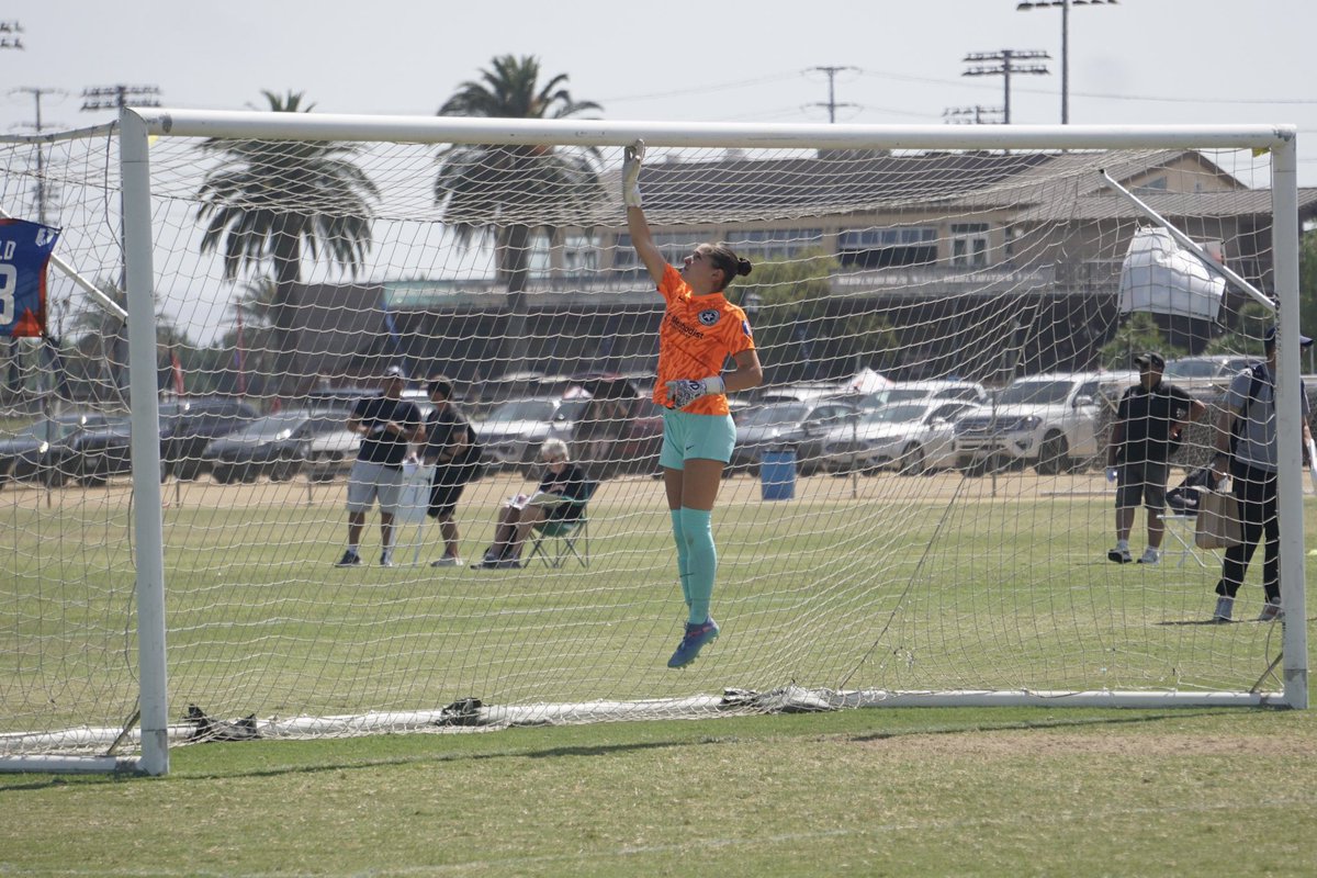 cflo_goalkeeper's tweet image. Business trip to Cali with my @SACity0708GA teammates is going quite well! Thank you to all the coaches that have come out to watch us play. Off day tomorrow, then close out on Monday, 12:30pm PDT. #GASummer
@ImYouthSoccer @ImCollegeSoccer @PrepSoccer @PrepSoccerTX @grtorres…