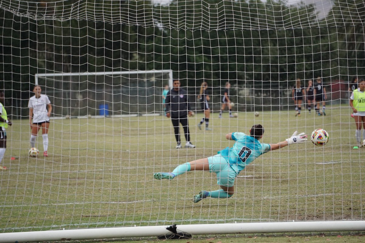 cflo_goalkeeper's tweet image. Business trip to Cali with my @SACity0708GA teammates is going quite well! Thank you to all the coaches that have come out to watch us play. Off day tomorrow, then close out on Monday, 12:30pm PDT. #GASummer
@ImYouthSoccer @ImCollegeSoccer @PrepSoccer @PrepSoccerTX @grtorres…