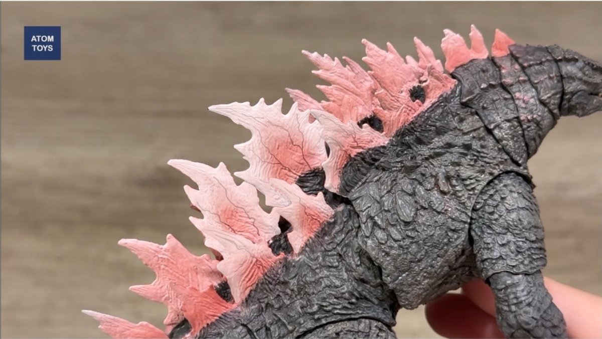 MG_mad_as_hell's tweet photo. My Hiya toys Evolved godzilla 
Dorsal fin repaint planning
Before-After
I am ready🔥🔥🔥🔥🔥🔥🔥

The picture is captured from AtomToys youtube https://t.co/cXidG5nxYd