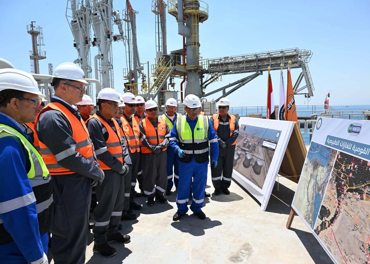 ضمن جولته اليوم لمتابعة استعدادات البنية التحتية لاستيراد الغاز الطبيعي بالسخنة:

#رئيس_الوزراء يتفقد جاهزية ميناء سوميد لاستقبال ورسو سفينة التغييز الثانية "إنرجوس إسكيمو"

للمزيد|facebook.com/share/p/1BfFsT…

#رئاسة_مجلس_الوزراء | #مصر