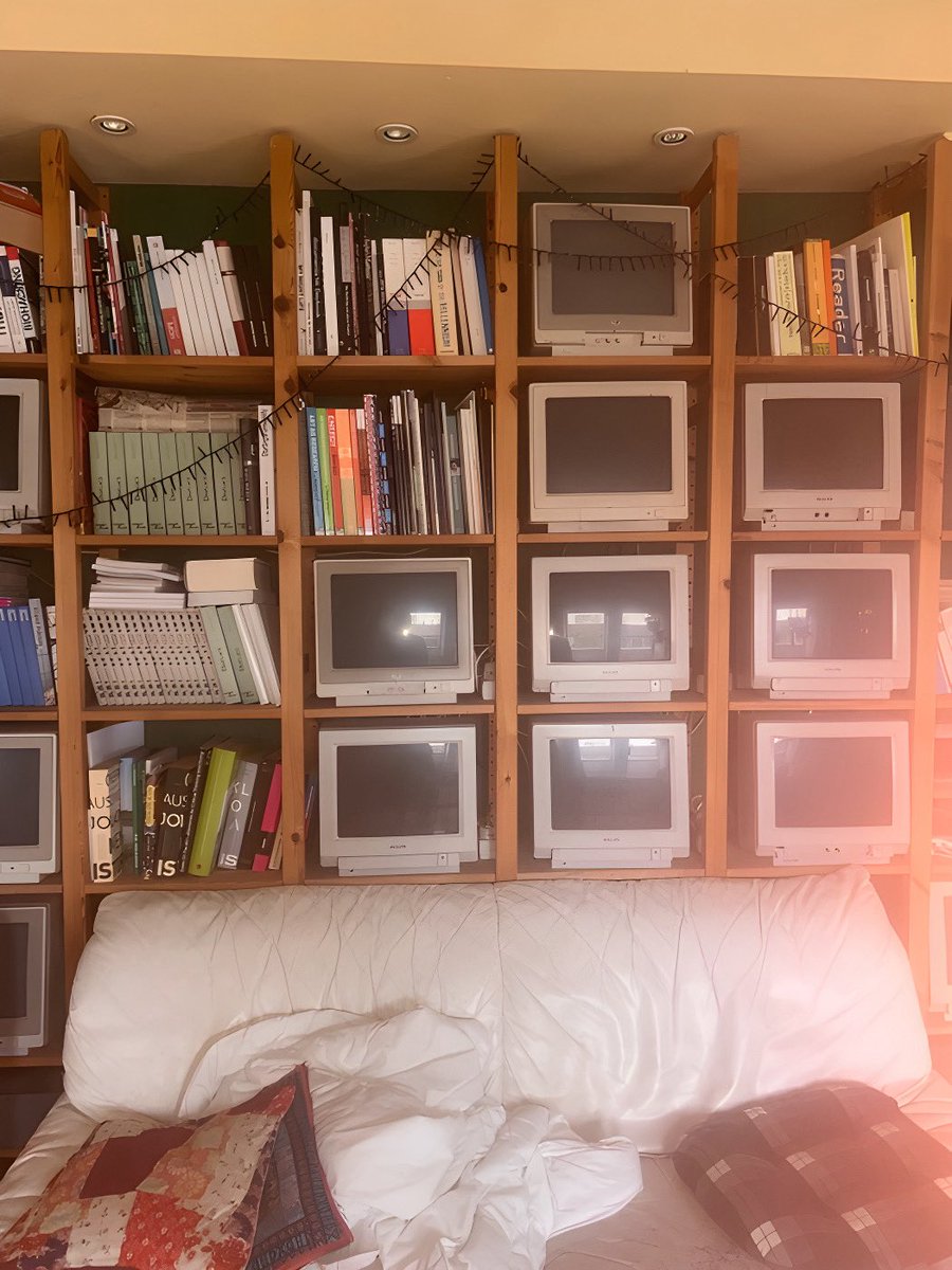 ROMO_RMS's tweet image. رحلة بلا إنترنت جميلة. 
مر وقت طويل من آخر مرة قريت فيها كتاب عربي حديث الإصدار لغته مو ركيكة. 
انصح الكل يقراه #كولاج #كتب #من_أنا #وين_أنا #من_أنت