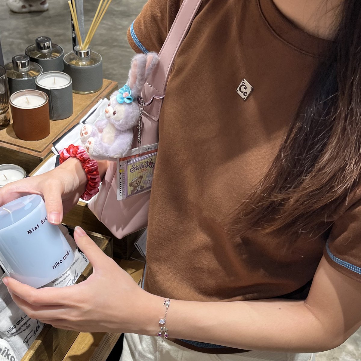 เป็นเสื้อที่ใส่ละคนถามเยอะมากๆๆ ว่าซื้อมาจากร้านไหน เดี๋ยวนี้ชอบใส่เสื้อแนวๆนี้มาก แมทช์ง่าย ใส่ได้ทุกวันแน่นอน 🥯💌🎀🌞 มี 2 สีนะคะรุ่นนี้

tee : s.shopee.co.th/3LFGsObrXb