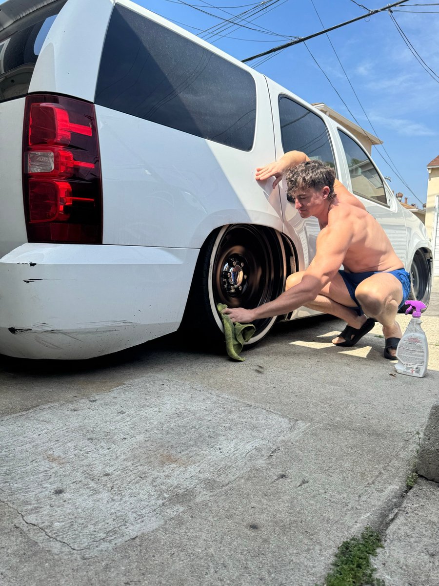 DavidGregoryOF's tweet photo. Cruisin for hotties in my lowrider later, wanna join?