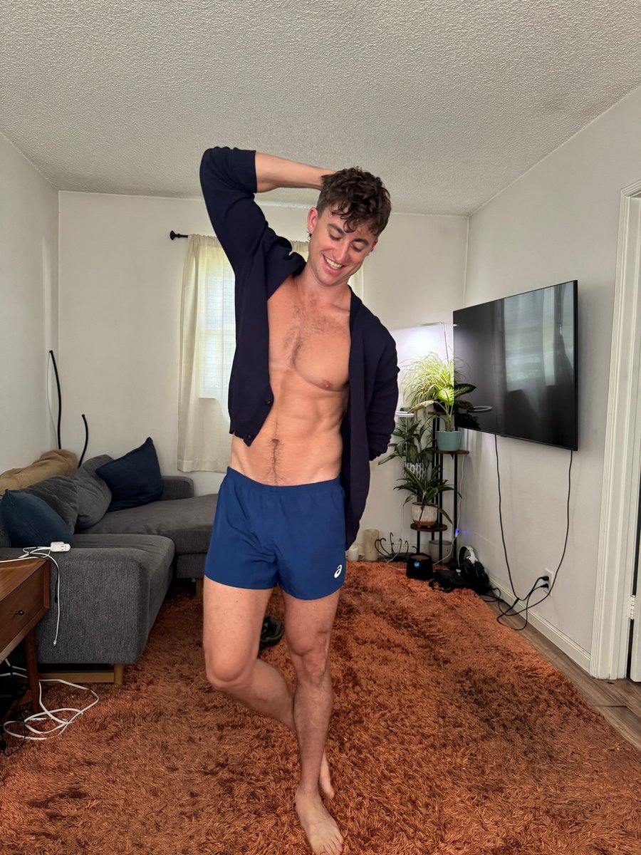 DavidGregoryOF's tweet photo. New sweater who dis??