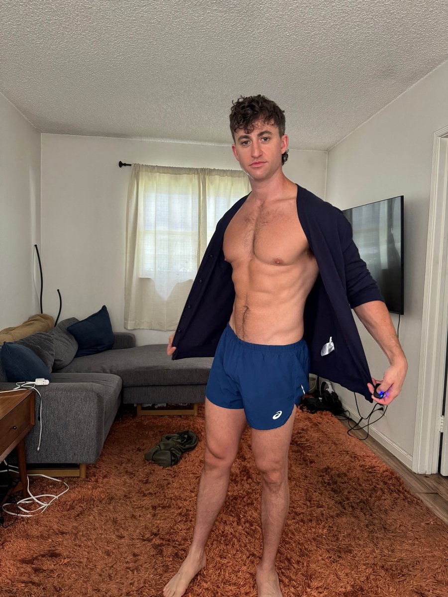 DavidGregoryOF's tweet photo. New sweater who dis??