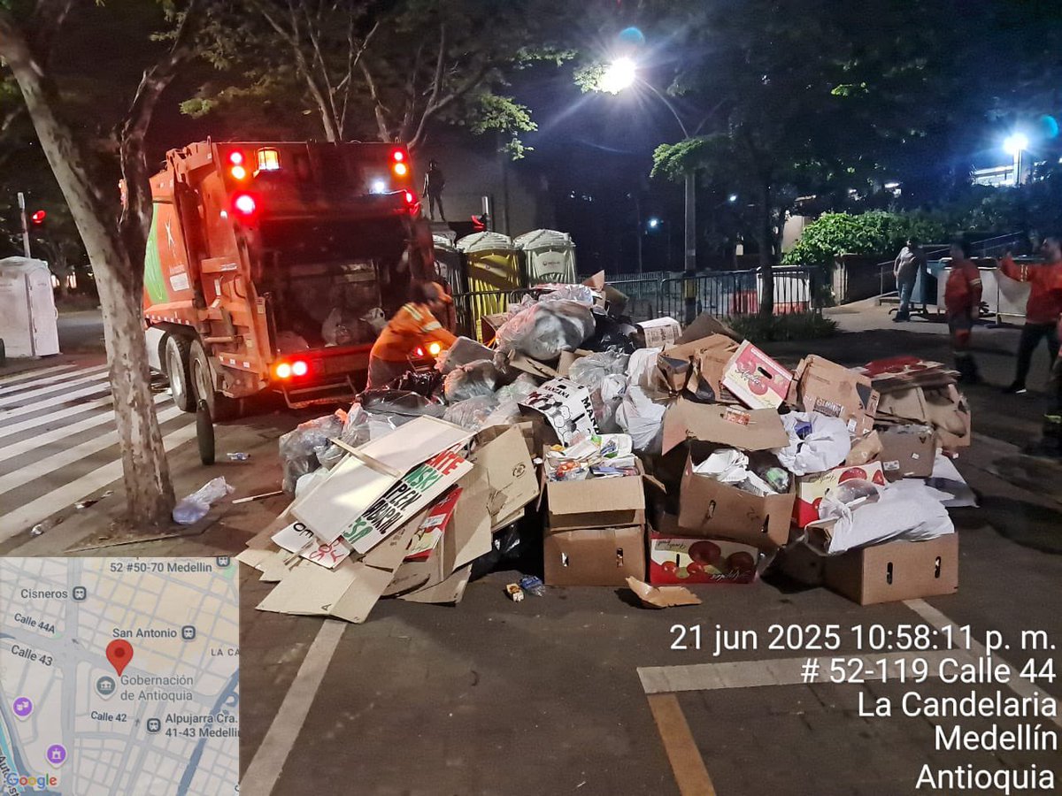 Emvarias's tweet photo. Estas fotos son la definición de lo que somos los paisas, aquí amamos nuestra ciudad, la cuidamos y damos lo mejor siempre para verla cada día mejor. 🥰🚚🌆

Juntos demostramos que el amor por Medellín es infinito y respaldamos a una ciudad que nos enorgullece y nos hace sentir bendecidos de habitarla y cuidarla todos los días. 🧡