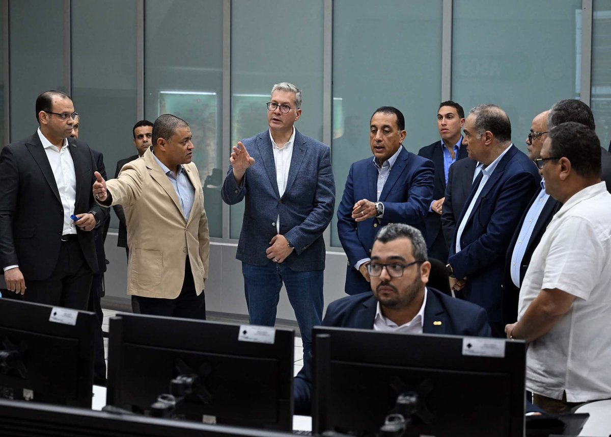 عقب جولته اليوم بمنطقة العين السخنة لمتابعة استعدادات البنية التحتية لتأمين إمدادات الغاز الطبيعي:

 #رئيس_الوزراء يتابع من مركز التحكم في الشبكة القومية للغاز الطبيعي جاهزية الشبكة وتأمين الإمدادات

للمزيد|facebook.com/share/p/1D7b3d…

#رئاسة_مجلس_الوزراء | #مصر