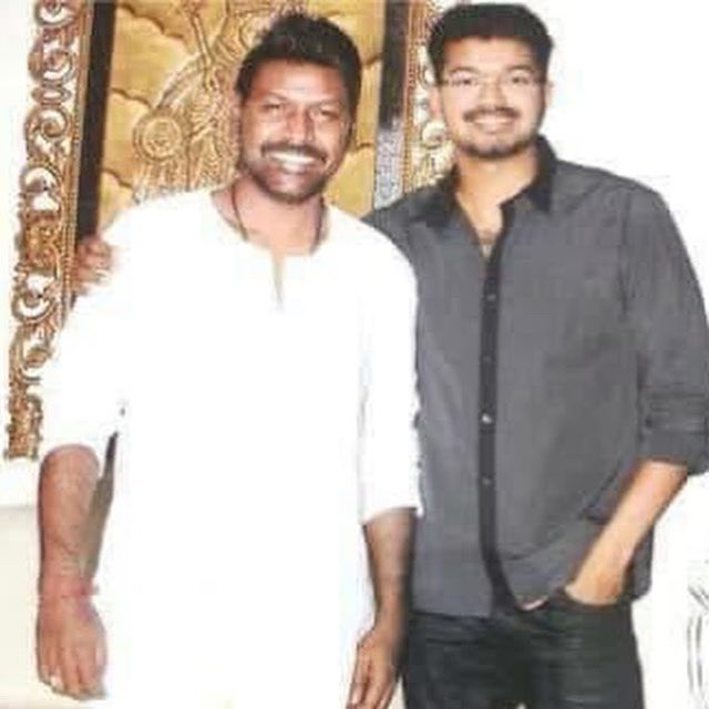 offl_Lawrence's tweet image. Happy birthday Nanba! @actorvijay I pray Ragavendra swamy for all your dreams to come true ♥️