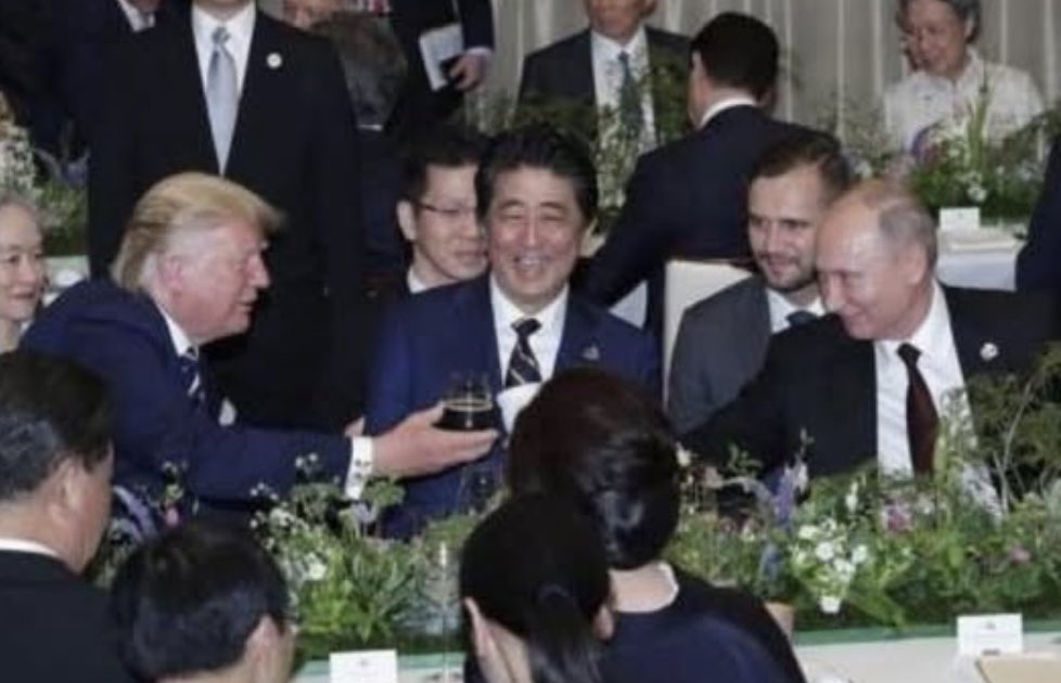 13chi31's tweet image. 石破さんでは絶対ありえない、スリーショット。
安倍元総理が偉大な政治家である以上に、人として誰からも愛され、人を惹きつける魅力の持ち主でしたよね。
安倍さんが遺してくれた志を忘れてはいけない!
#安倍晋三
#トランプ大統領
#プーチン大統領
