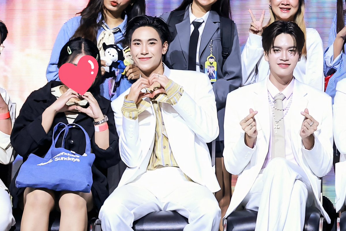 jujunajaaa16032's tweet photo. กรี้ดจนคอแหบ!!! ตื่นเต้นจนหน้ายู้!! https://t.co/RWKEglIglv