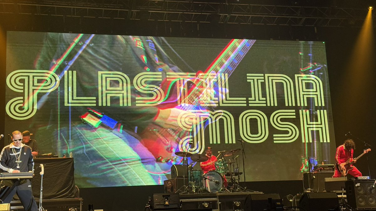 Buenazo el concierto de #PlastilinaMosh!! 💎