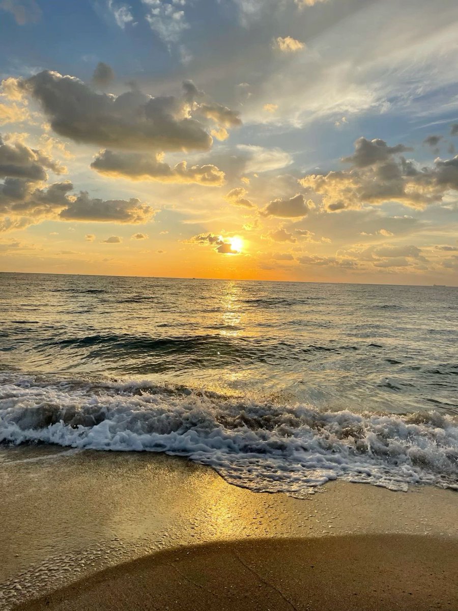 صباح الخير.

أينما تركز عليه ستكون مشاعرك.

#اسامه_الجامع💜