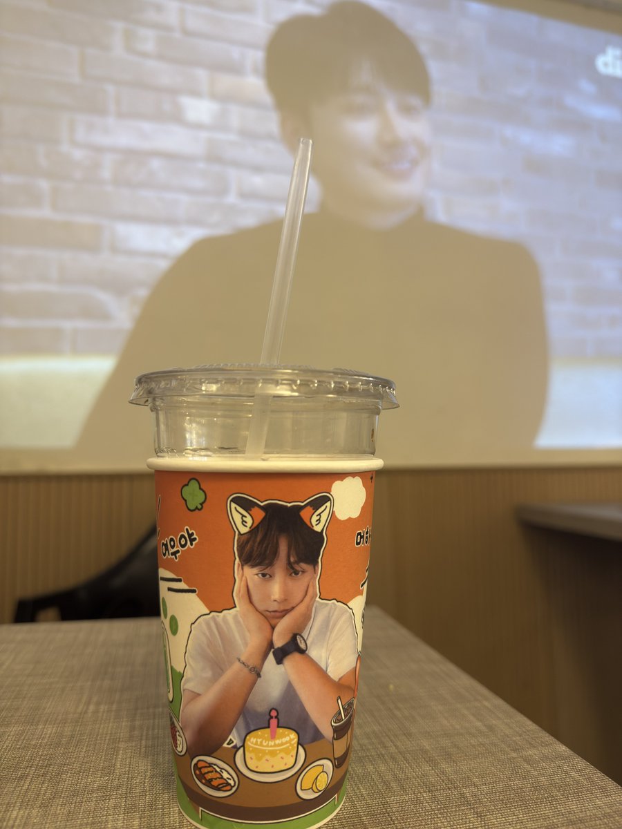 summer7996's tweet photo. 오늘도 옴🥰

#이현욱
#레몬백작탄신일
#이현욱의_모든날_복복복 https://t.co/zfRfasBnqS