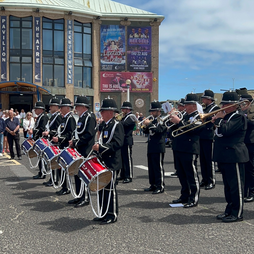 🎖️ It's day 2 of #ArmedForcesWeekend! Today there is a Spitfire flypast (subject to weather and aircraft serviceability.), an open-air service and parade, military vehicle displays and live music. Timings &amp; details: orlo.uk/lUBrW

#SaluteOurForces #WeymouthTownCouncil