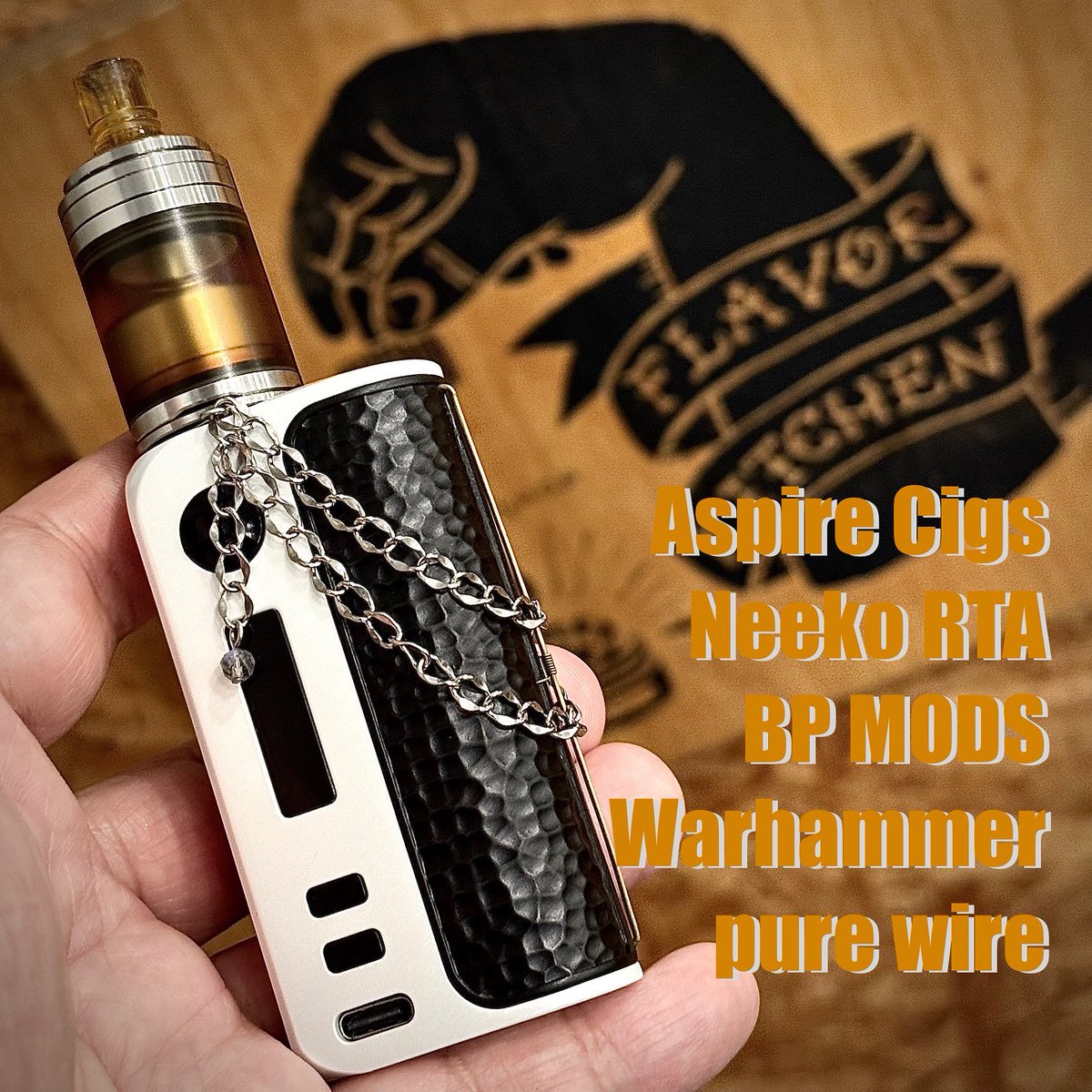 Rakumaru77's tweet photo. #vape #aspirecigs #neekorta #bpmods #warhammermod #flavorkitchen #purewire #dressup @FlavorKitchen @pure2angel @pure2vape 
ぴゅあ親びんのチャームを購入。
一気に雰囲気変わるのですよ。
さすが、親びん、アイディアもテクニックもスゴイっす！ https://t.co/r6bVSAcHpM
