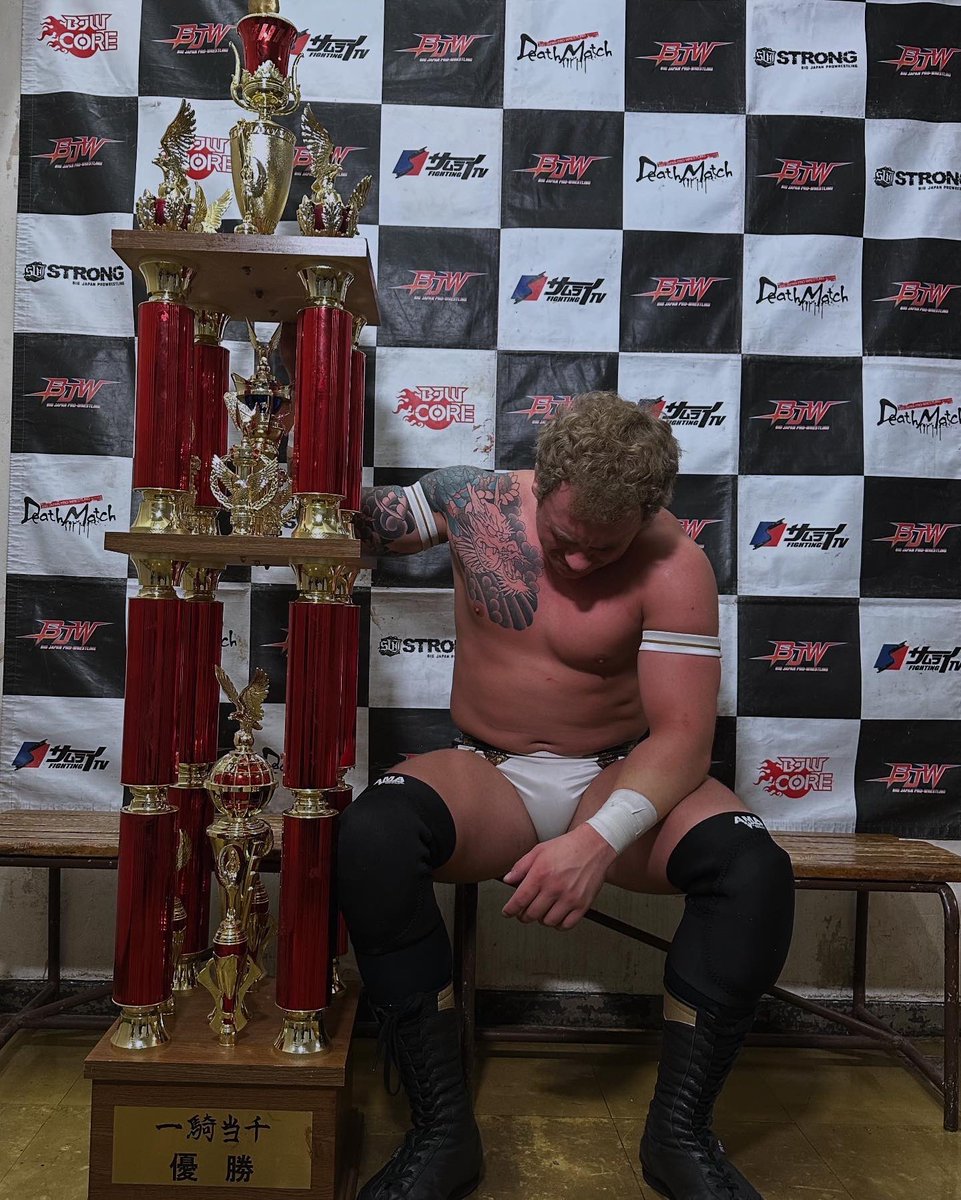 “El Capitan” Leyton Buzzard | レイトン・バザード (@leytonbuzzard) on Twitter photo WINNER OF THE IKKITOUSEN: STRONG CLIMB 2025 🏆
First gaijin in BJW HISTORY to win the league. 🇯🇵
Life is good, don’t give up.
#bjw #bjw30th #一騎当千2025
<a href="/BJWOfficial/">大日本プロレス BJW Official</a>
<a href="/BjwEnglish/">Big Japan Pro Wrestling (English Ver.)</a> WINNER OF THE IKKITOUSEN: STRONG CLIMB 2025 🏆
First gaijin in BJW HISTORY to win the league. 🇯🇵
Life is good, don’t give up.
#bjw #bjw30th #一騎当千2025
<a href="/BJWOfficial/">大日本プロレス BJW Official</a>
<a href="/BjwEnglish/">Big Japan Pro Wrestling (English Ver.)</a>