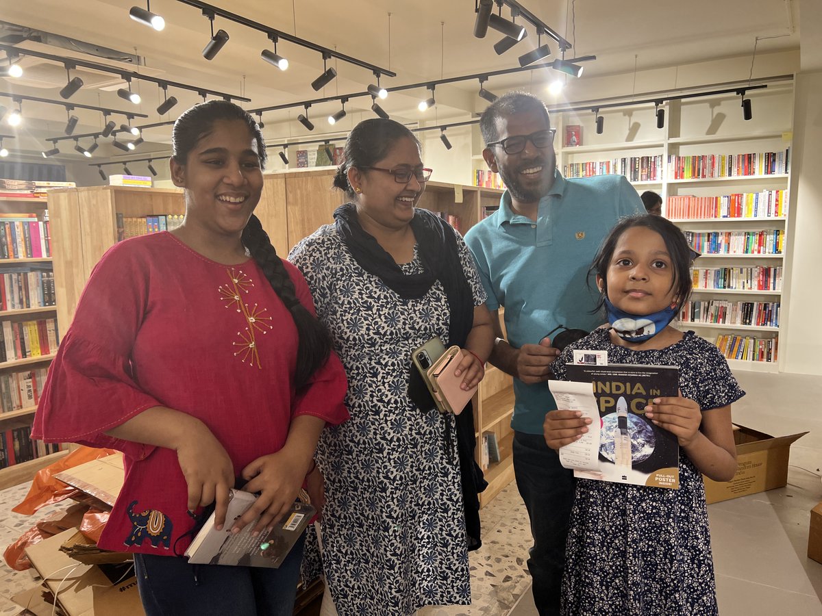 SADLY.... the @Kuznum Vasant Vihar store in finally shutting down. This is the last week!

We are thus liquidating stocks - pick books at cost price.

The picture shows the first customers at the store: they came in the evening before the store officially opened.