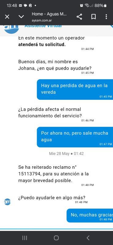 mnvadillo's tweet photo. 💧 Derroche de agua en plena crisis hídrica
Hace más de un mes que los vecinos reclaman una pérdida en la vereda. El agua corre por el puente y llega a la calle.
@AysamOficial no responde, pero si regás tu vereda… ¡te multan!
📍Reclamo N°15113794.
#Mendoza #AySAM #Agua https://t.co/IyrPFyGqzF