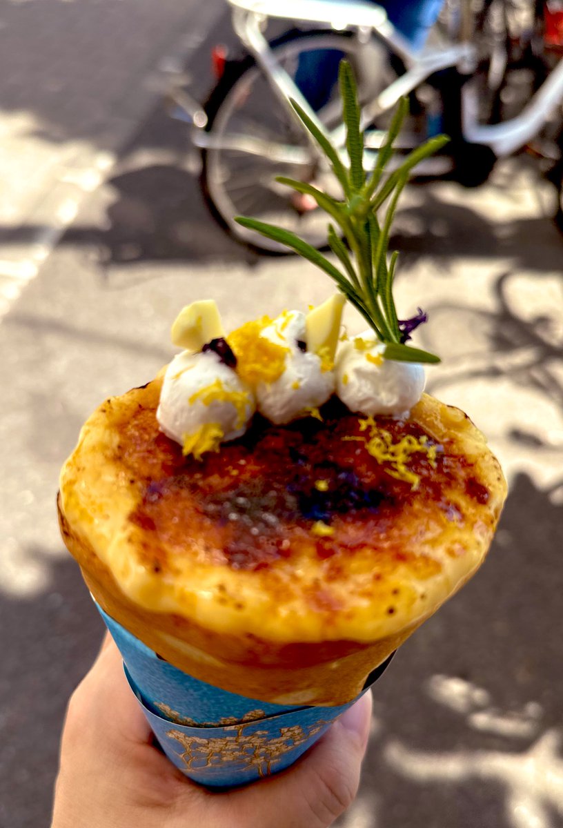 rabacchiTKDR's tweet photo. 地元のめちゃくちゃ美味しいクレープ屋さん
1日限定5食 生レモンブリュレクレ���プ
レモンふんだんに入ってて爽やか美味しーい！ https://t.co/BVzYYWa2g6