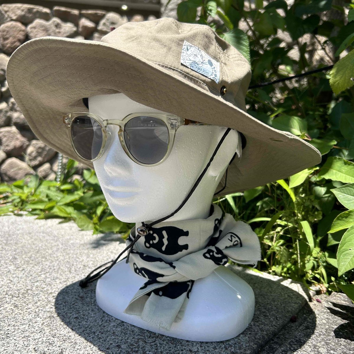 暑い日が続きますが・・・
ギフトショップ コレクションで
暑さ対策グッズをお求めいただけます！

✨多摩動物公園オリジナル☀
サファリハット ユキヒョウ（大人用）税込2,860円
てぬぐい タスマニアデビル 小紋 税込1,385円
（首に巻いて使うこともできます😊）
#tzoo_g