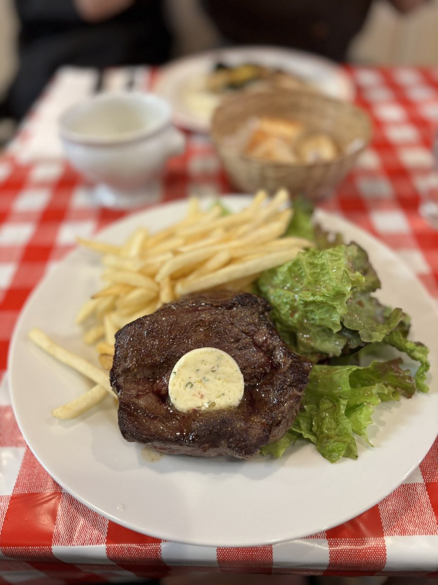 ghc112112's tweet photo. 【新宿御苑前で本格フレンチ🇫🇷が、2000円以下で楽しめる幸せ。】

店名:ビストロ マガザン ルージュ（Bistro Magasin Rouge）

🚉新宿御苑前駅 徒歩6分 ／ 四谷三丁目駅 徒歩7分

おすすめメニュー:
・鮮魚のポワレ
・エゾ鹿ランプステーキ https://t.co/3AcG8wDN9a