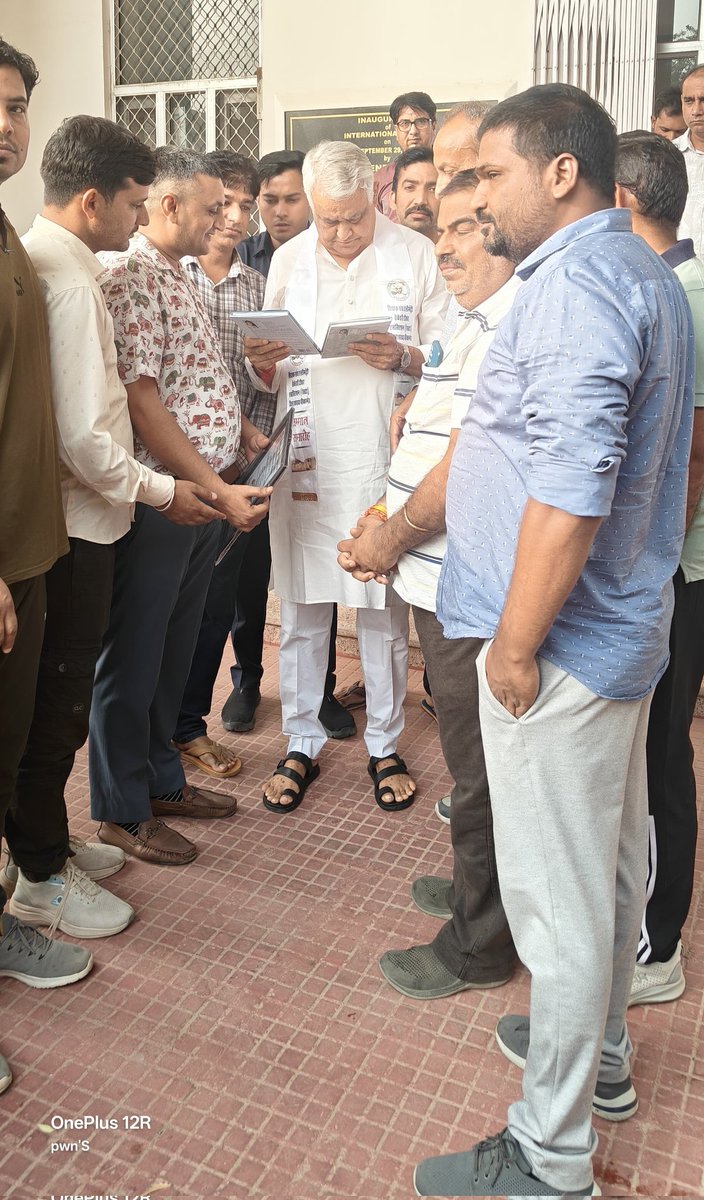 RESTARajasthan's tweet photo. जननायक @DrKirodilalBJP जी से मिलकर महात्मा गांधी अंग्रेजी माध्यम स्कूलों में जल्द पदस्थापन,रीट भर्ती में छाया पद स्वीकृत,बकाया पदोन्नति,तबादले,कंप्यूटर अनुदेशकों की मांगे,समग्र शिक्षा कार्यालयों में हुए इंटरव्यू का परिणाम जारी करवाने आदि मांगों से करवाया अवगत। @rajeduofficial https://t.co/81awWZ8pJl