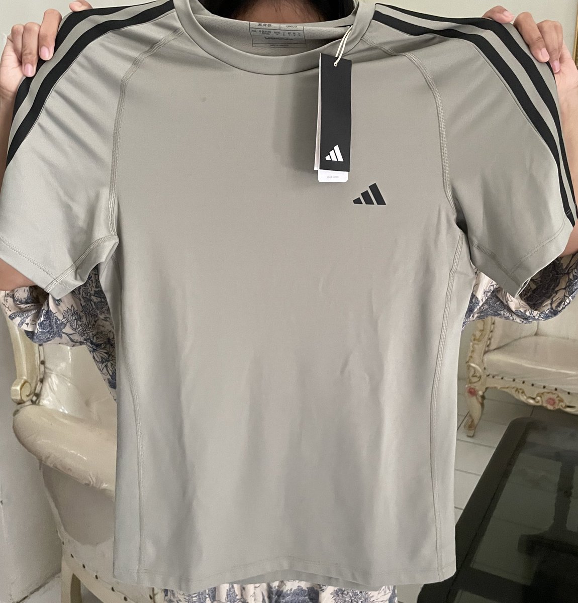 jastipinsel's tweet photo. guyss aku jual preloved jersey adidas ada yang mau gaa? belum pernah dipake karna kekecilan, asian size L yaa kalo ada yang lagi cari jersey boleh dm ajaa

#zonauang #preloved #jersey4sale #adidasFootball https://t.co/dQOqZgq7pL