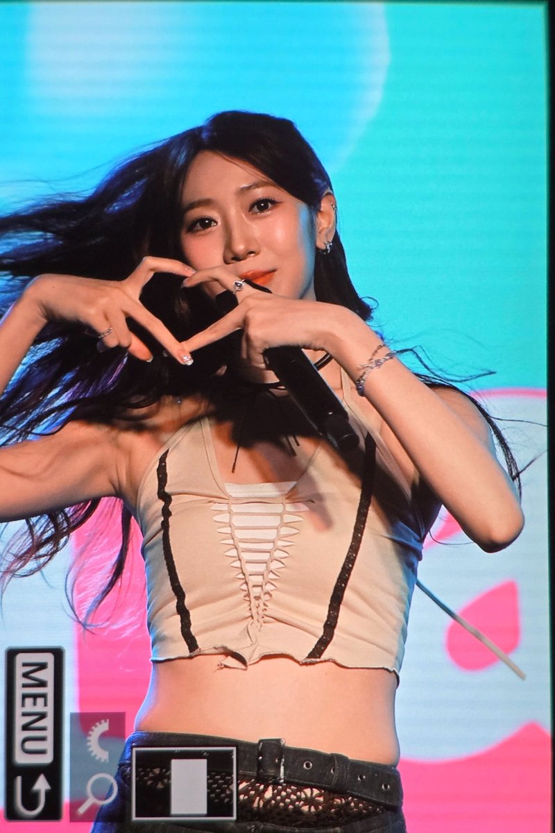 myBlueAria's tweet photo. 250621 TOKYO PRE3

💙🩵💙🩵

#아일리원 #ILY1 #アイリーワン 
#엘바 #ELVA #エルバ https://t.co/xskUarn1YP