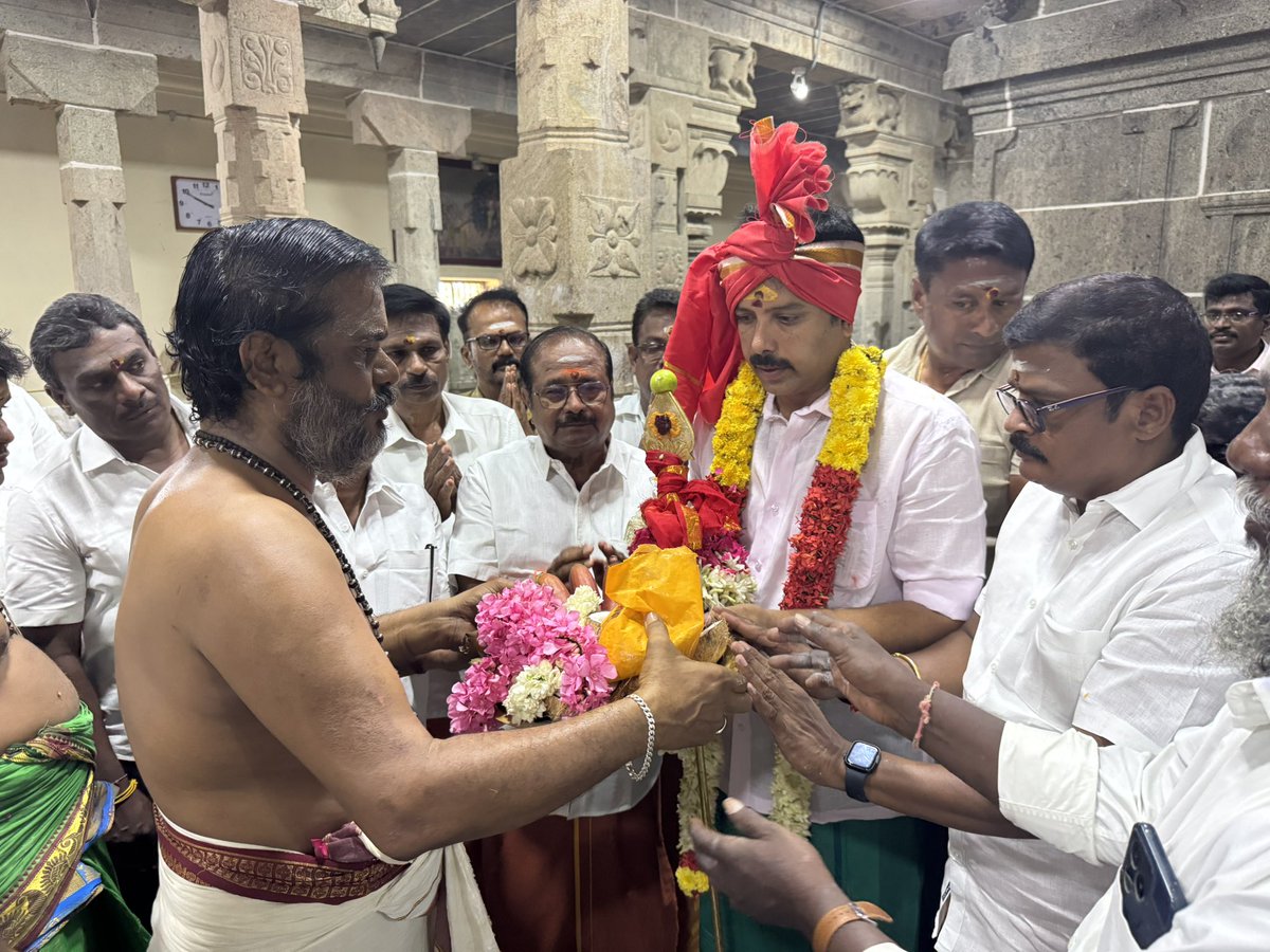VVSenthilnathan's tweet photo. சங்கம் வைத்து தமிழ் வளர்த்த மதுரை மாநகரில்  நடைபெறுகின்ற முருக பக்தர்கள் மாநாட்டிற்கு தமிழ் கடவுளாம்,கரூர் வெண்ணமலை முருகப்பெருமானை வணங்கி வெற்றிவேல் எடுத்து மதுரை மாநகரம் நோக்கி புறப்பட்ட பொழுது....

வெற்றிவேல்! வீரவேல்!!

@NainarBJP https://t.co/muOgIGHGLs