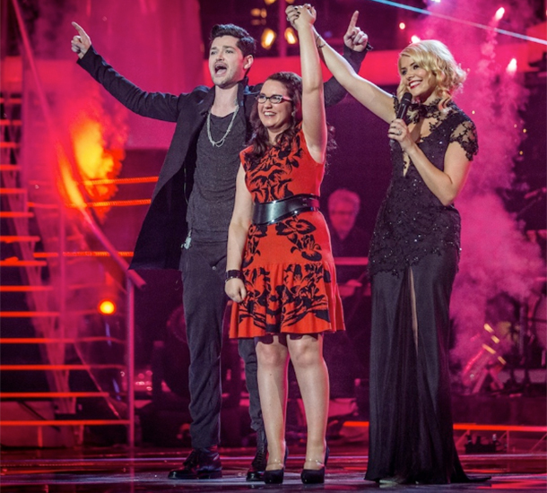 lorraineelizab6's tweet photo. #Otd 2013: @QUBAlumni @ABegleymusic won #TheVoiceUK series 2! Born in #Pomeroy, Co #Tyrone. Her debut album, The Message, released Oct 2013 reached #7 in UK charts! Niece of Irish country music singer Philomena Begley! Soul of a Songbird released Dec 2019. https://t.co/kW1nchSGcj https://t.co/QL6kSHLo6b