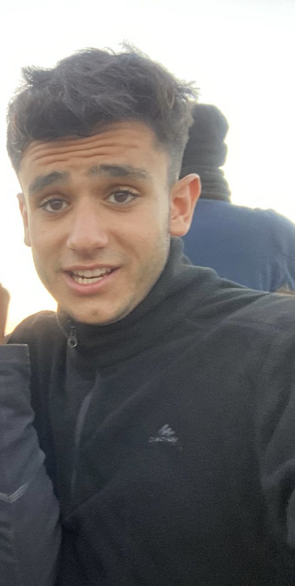 ריף בן שלי,

נקישה אחת בדלת. 
חיים שלמים של חלומות התפוררו.
כמה אכזרית התזכורת הזו עד כמה החיים שבריריים.

נקישה אחת בדלת.
חיים שלמים עוברים לי בראש בשנייה אחת. 

כל מה שבניתי. 
כל מה שקיוויתי לעתיד. 
כל מה שאהבתי. 
הכל היה תלוי על חוט דק שנקרע וקרע אותי לגזרים. 

נקישה אחת בדלת.