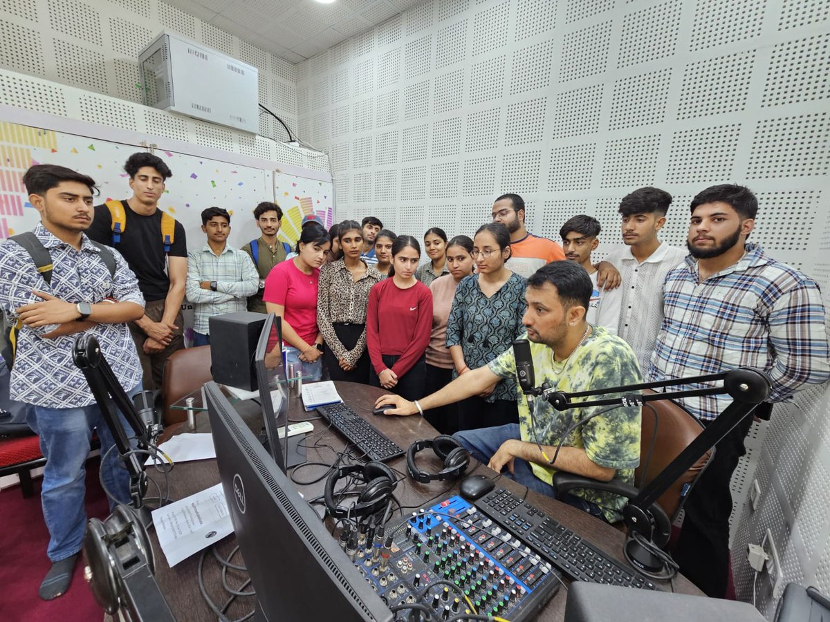 The Community Radio Station, University of Jammu, 91.2 FM Dhwani JU, has launched a ten-day Summer Internship Program for students of GGM Science College, Cluster University of Jammu.
<a href="/PMOIndia/">PMO India</a> <a href="/EduMinOfIndia/">Ministry of Education</a>