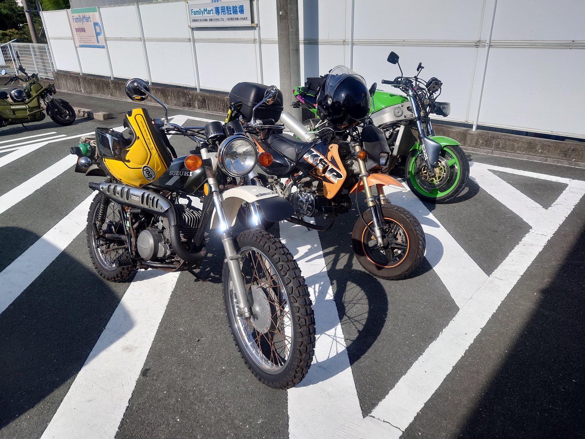 ハイビスカス三線（戻らないカラクイ付き）