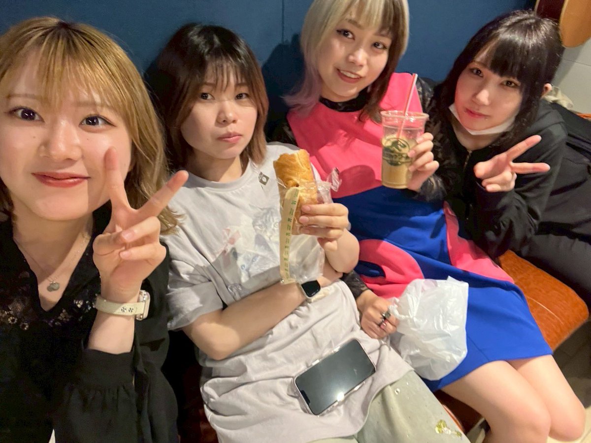rar7076's tweet photo. レコーディングが順調に進んでいる〜🚗³₃

なんやかんやずっと仲良いから、一緒におるだけでおもろい
もう8年くらいバンドしたりしなかったりをみんなで繰り返してる‼️

最高に綺麗な形で終わりたい☆ https://t.co/LWbsGagPPH