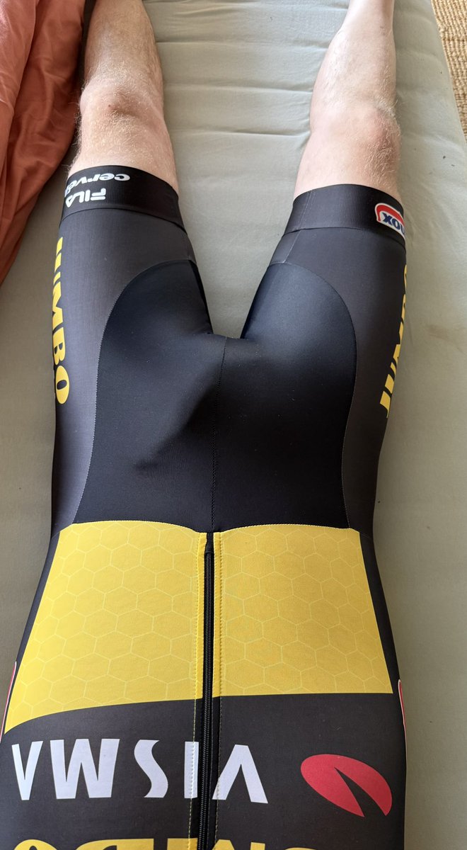 Goodmorning, wake up in a tight suit with lovely boner