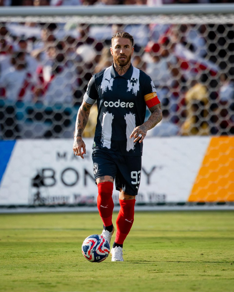 SergioRamos's tweet photo. Seguimos sumando. +1 y portería a cero. Contento con el compromiso, la entrega y el rendimiento del equipo. ¡Ahora, a por la victoria en el último partido de la fase de grupos!
+1 and a clean sheet. Happy with the performance of the team. Now let’s focus on winning the last match of the group stage!