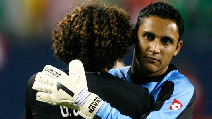 Keylor Navas: "En vez de estar atacándolo, muchas veces se le debería de respetar más. Hay que esperar a ver cuántos Memos pueden salir en estos años. Ojalá sean muchos para el bien del futbol mexicano".

"Un portero así tiene que ser ejemplo".