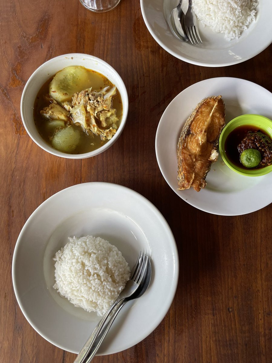 summeristits's tweet photo. @KuntoAjiW Makbeng enaknya ikan gorengnya sm sambel nya, klo sup ikannya kureng mantep menurutku 🤤, but i will try you’re recommendation next 👌🏻 https://t.co/bno5q9RCxW