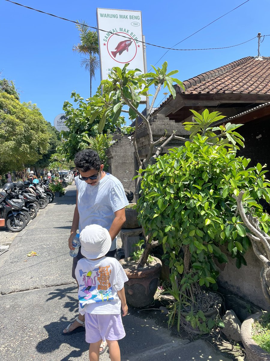 summeristits's tweet photo. @KuntoAjiW Makbeng enaknya ikan gorengnya sm sambel nya, klo sup ikannya kureng mantep menurutku 🤤, but i will try you’re recommendation next 👌🏻 https://t.co/bno5q9RCxW