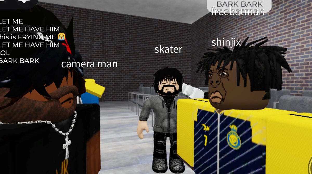 WorldUwe36335's tweet photo. What is happening between these two 😭@WILLAMROBBIE1 @Batmanthegoat11 https://t.co/aO9Hzvb273