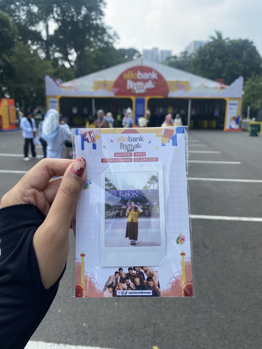 Cuss jasa foto polaroid nya gais. Aku udah di venue 😍 stok kertas terbatas ya

Only 25k
