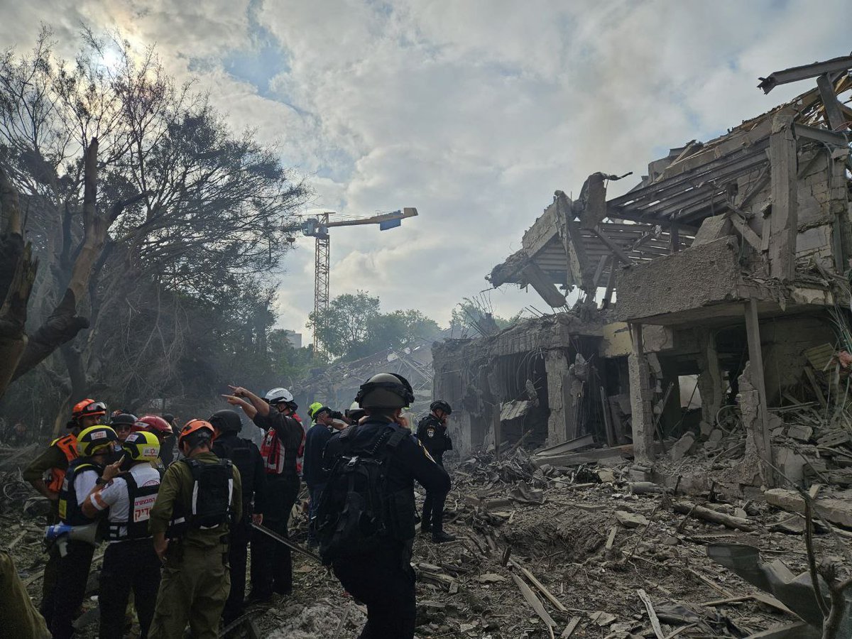 clashreport's tweet image. 📸 Aftermath of Iranian missile attacks on Israel.