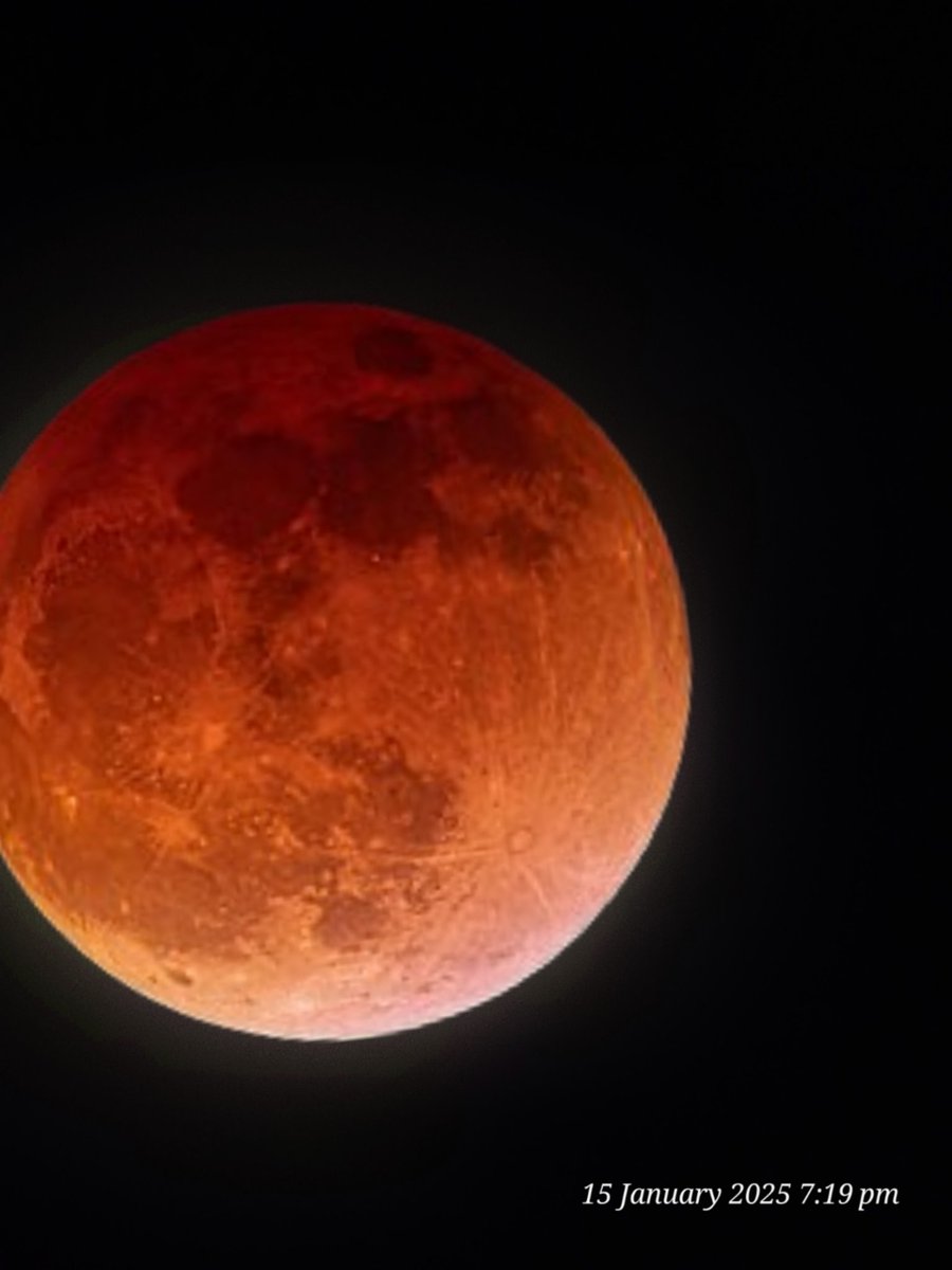Prasenj3t's tweet photo. RED moon ,,was taken by me https://t.co/RpPIMRlQIG