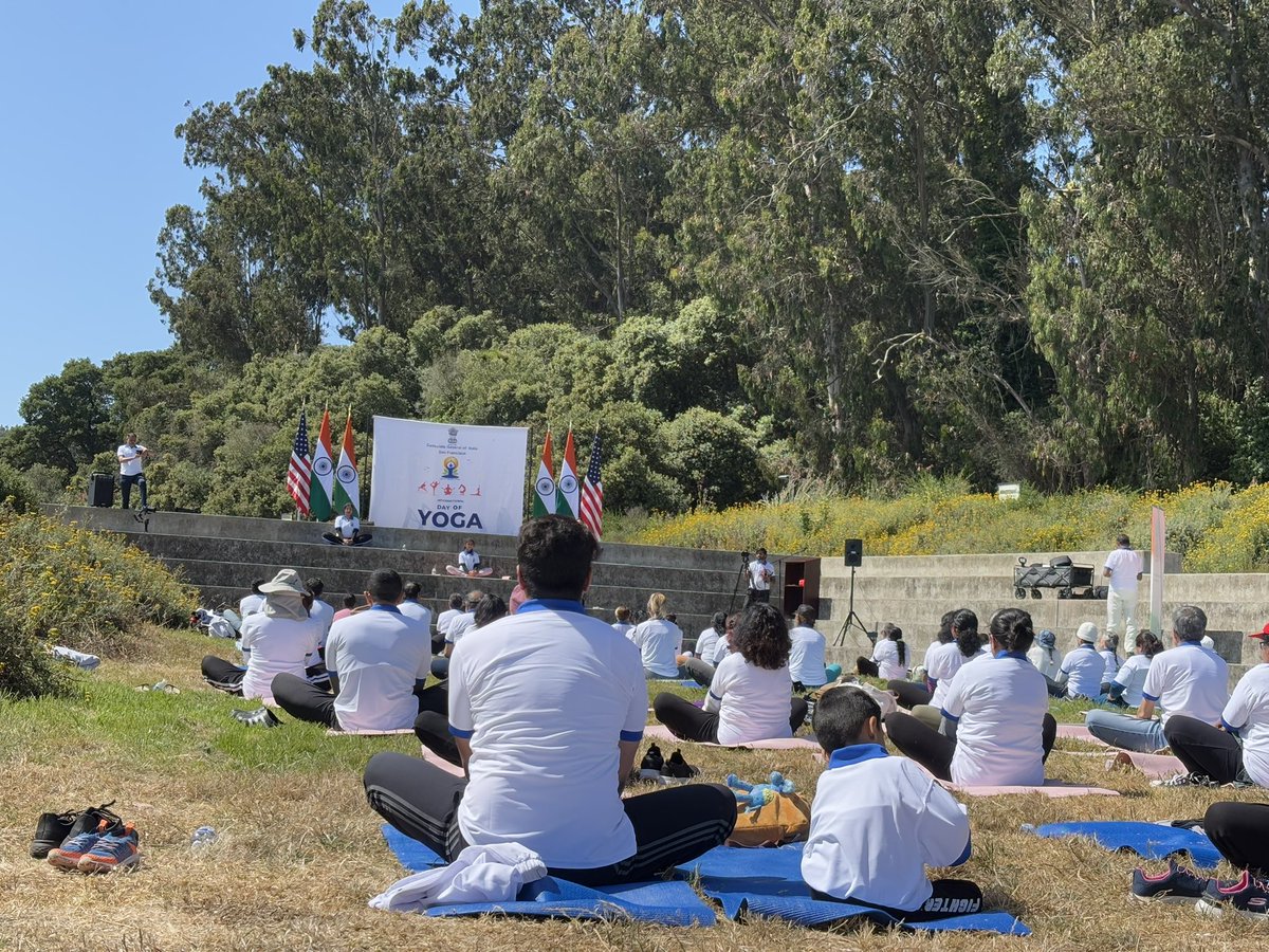 ArunimaGupta03's tweet photo. Spent a beautiful morning celebrating the International Day of Yoga with @CGISFO. Heartwarming to see people of all ages come together, connecting with themselves and embracing India’s yoga heritage.  #YogaDay #OneEarthOneHealth

@IndiasporaForum
@IndiaCurrents @IndicaSoftPower https://t.co/sFuC5XKRBt
