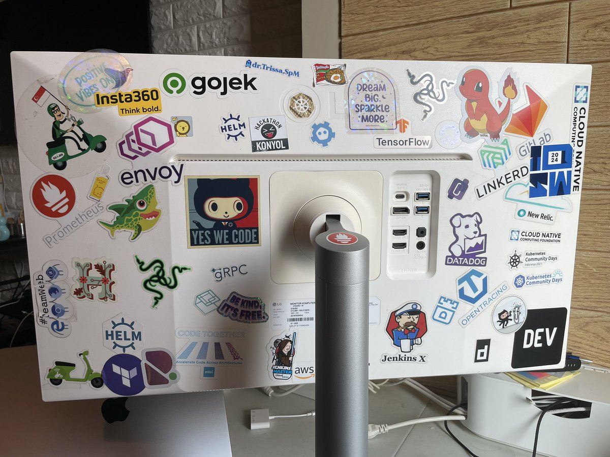 ariefr23's tweet photo. I don’t do laptop stickers.
I do monitor stickers.
How about you? #devstickers https://t.co/FIJonrxIkR