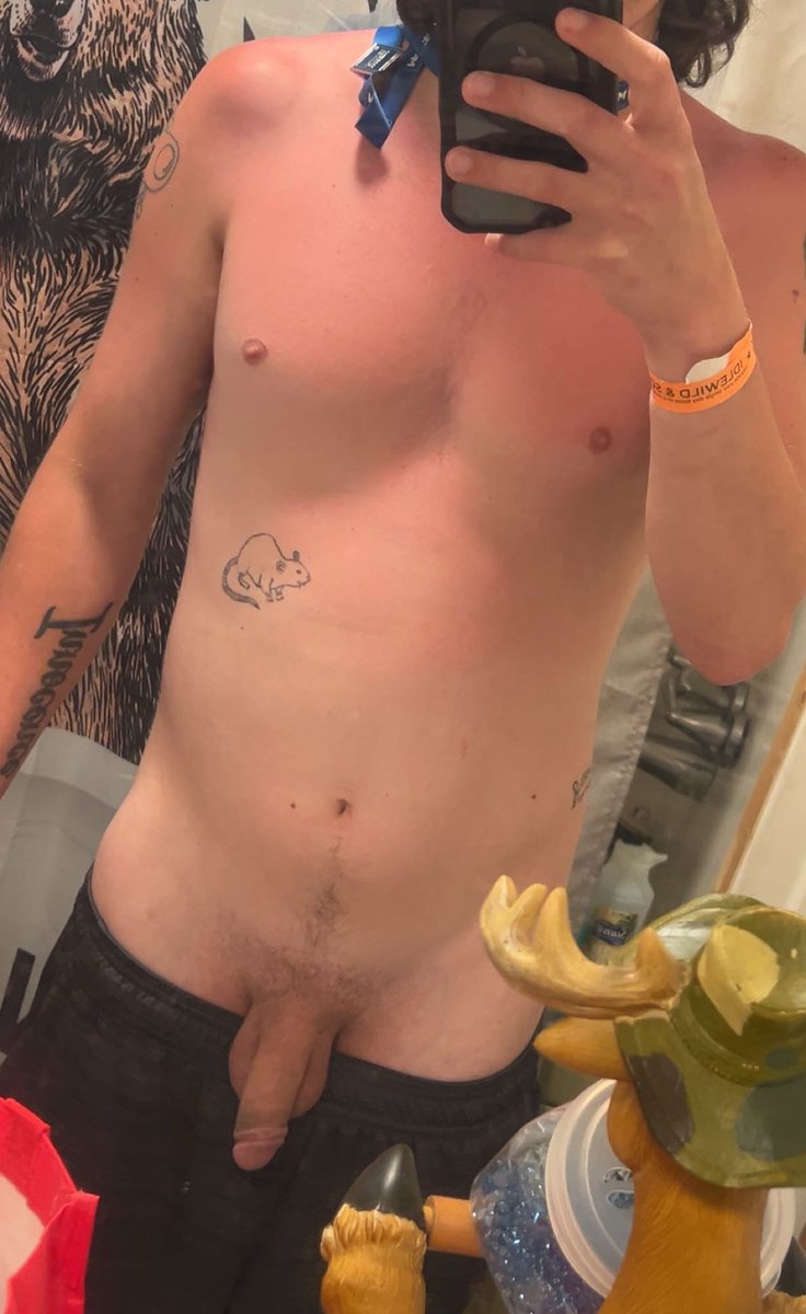 I went to idlewild and got majorly sunburnt today. This is gonna be a painful work week 😭
#pittsburgh #gooner #pgh #nsfwtwtًً  #gooning #nsfw #bwc #onlyfans #goonette #moots #Sunburn