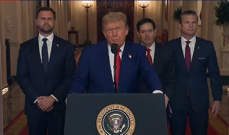 Look at the eyes of everyone behind him. Complete panic.