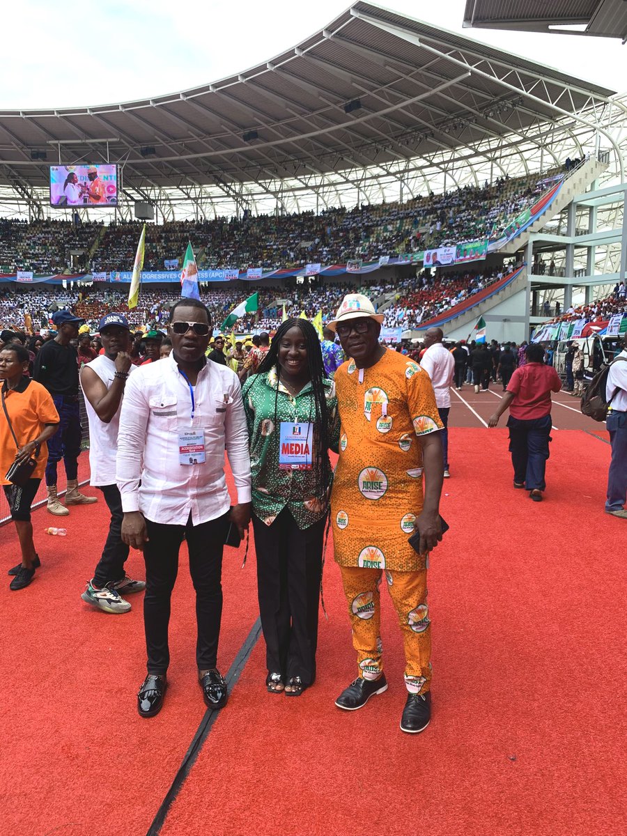 MaryEtim118816's tweet photo. A significant day in Akwa Ibom’s political journey.
The Governor @_PastorUmoEno’s grand reception into the APC drew leaders from across the country.
As a media practitioner, it was a privilege to witness and document it.✨
#GovernorUmoEno #AkwaIbom #MediaPerspective https://t.co/XUEUfuJTWo